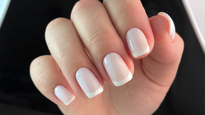 Trend-Alarm! Die "Glazed Vanilla French Nails" gehen aktuell durch die Decke