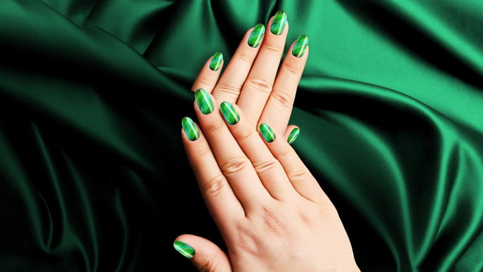 Für diese Maniküre geben wir grünes Licht! Avocado Swirl Nails erobern unsere Fingernägel