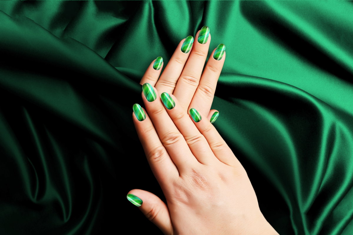 Grüne Fingernägel