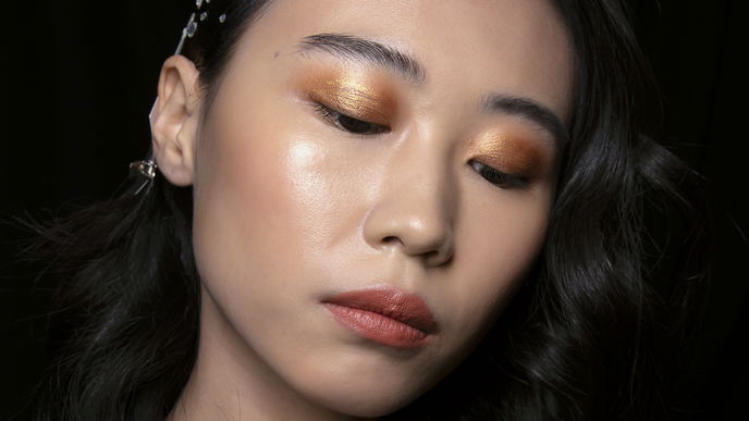 Der Make-up-Trend "Halo Eyeshadow" lässt deine Augen strahlen