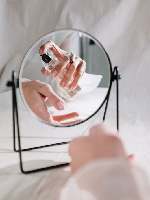 3 Parfum-Tricks unserer Beauty-Redakteurin, mit denen man noch besser riecht