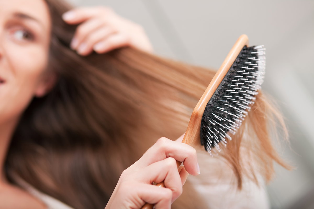 Paddle Brush im Haar
