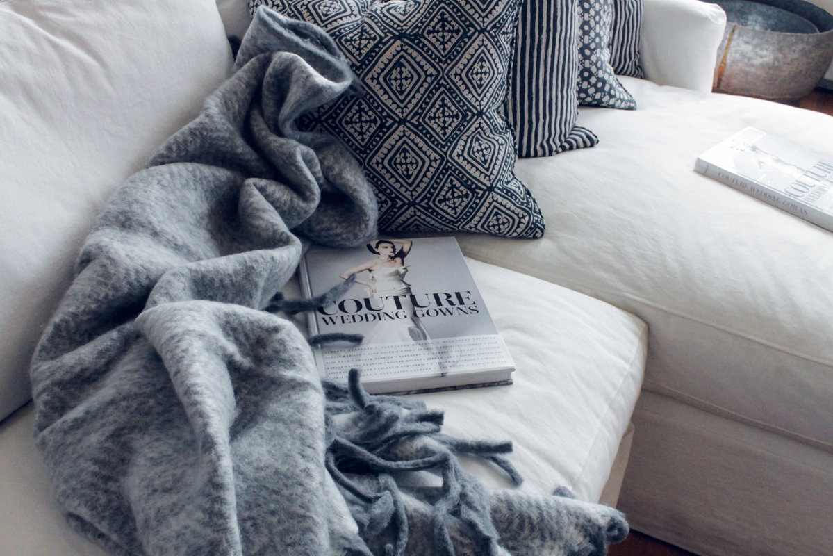 Sofa mit Decke