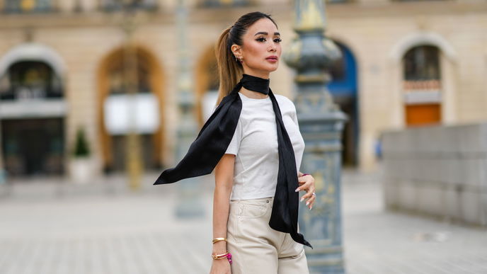 Comeback des Mini-Schals! So stylst du den "Skinny Scarf" diesen Frühling