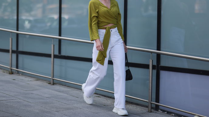 Weiße Jeans kombinieren: Das sind unsere 3 Lieblings-Looks für den Frühling