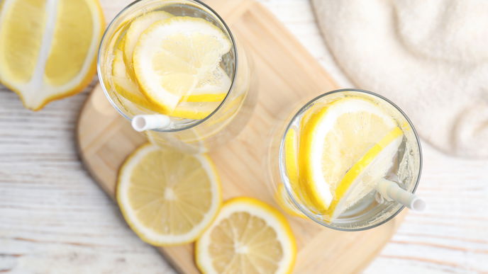 Schnell abnehmen mit Zitronenwasser? Das steckt hinter der Zitronendiät