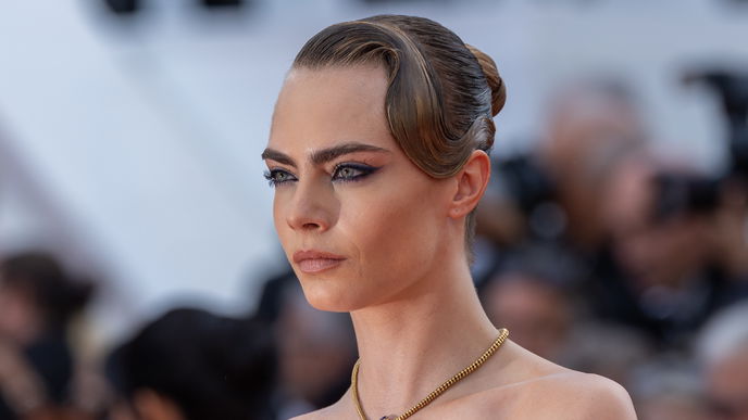 Mit dem Frisuren-Trend "Loop Bun" à la Cara Delevingne stiehlst du im Frühling allen die Show