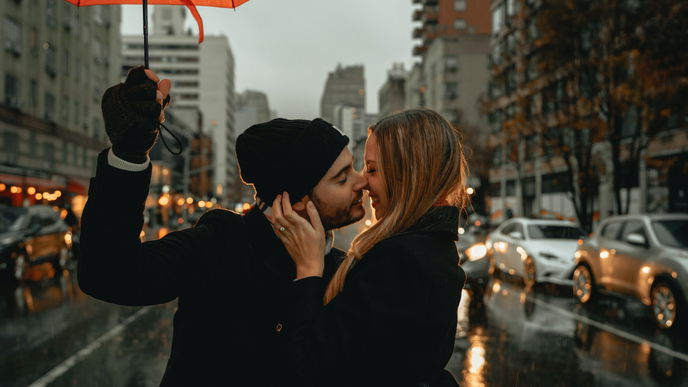 Date Ideen für schlechtes Wetter: 12 romantische Aktivitäten trotz Regen und Kälte