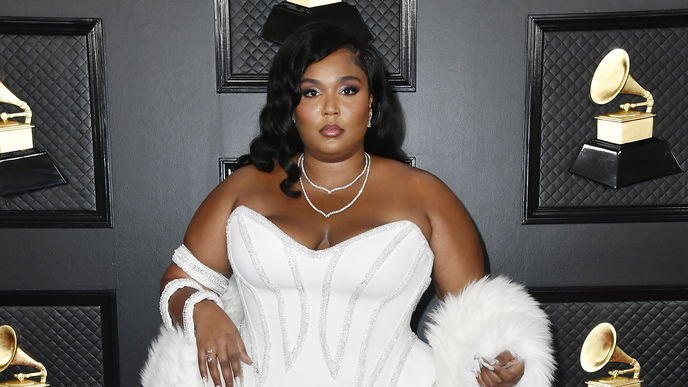 Superstar verrät: Das ist der genialste Augenbrauen-Trick laut Lizzo