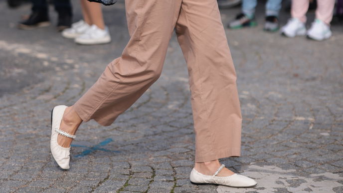 French Girl Chic: Diese angesagten Schuhe passen perfekt zu jedem Kleidungsstück