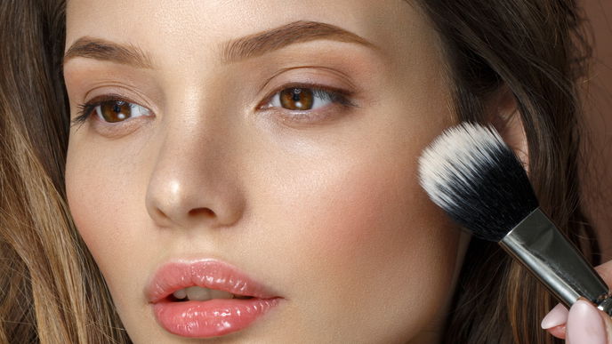 Wacher aussehen dank Rouge? So funktioniert der virale "Circle Blush"-Hack