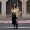 Die goldene Mitte: Mit diesen 3 Twists tragen Fashionistas Midiröcke im Frühling
