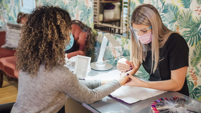Diese 5 Dinge solltest du unbedingt vor deinem nächsten Nagelstudio-Termin wissen
