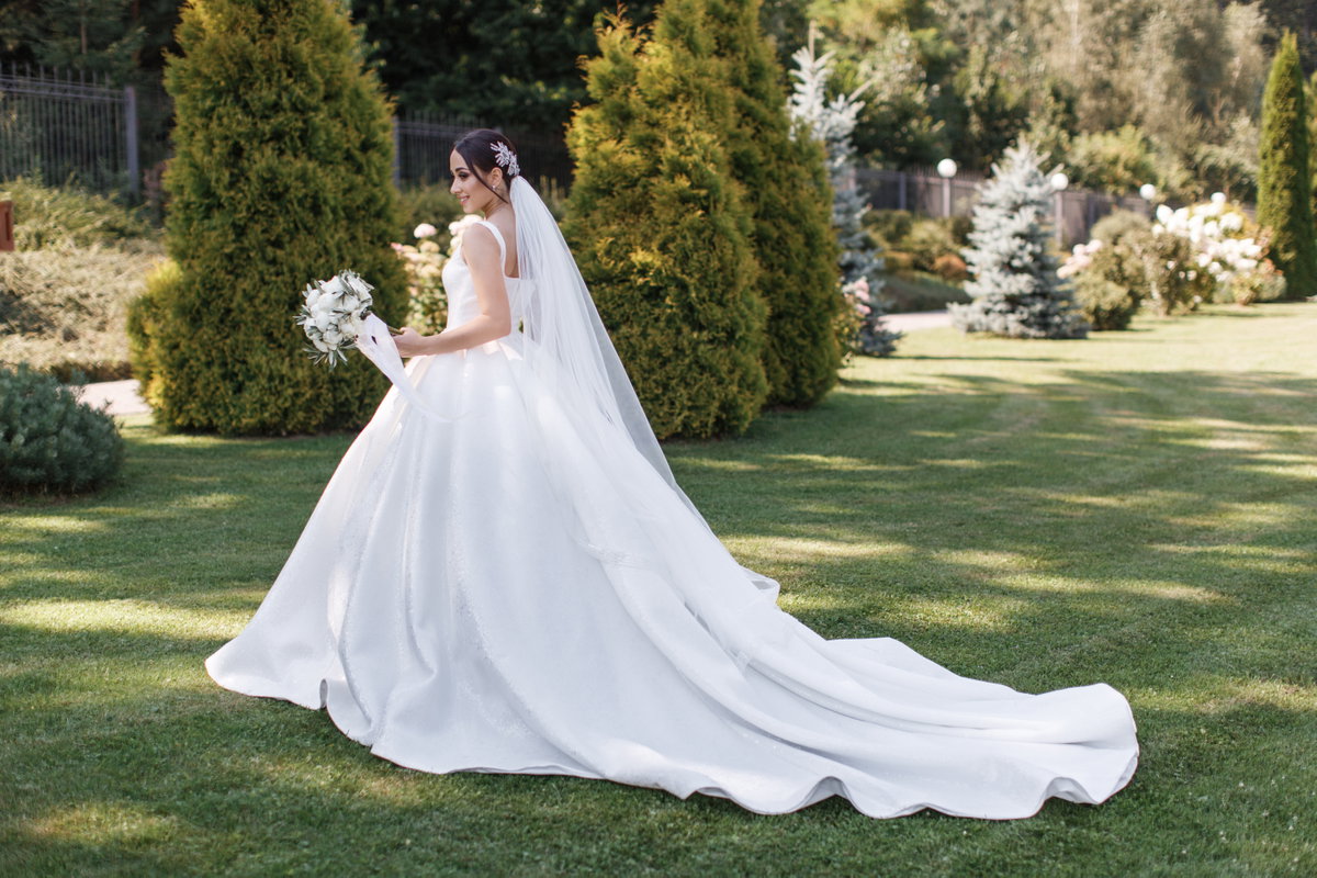 Frau im Brautkleid