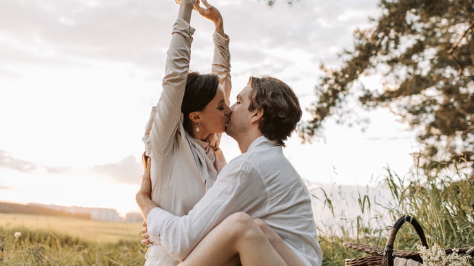 Diese 3 Sternzeichen verlieben sich Anfang Mai in ihre Situationship