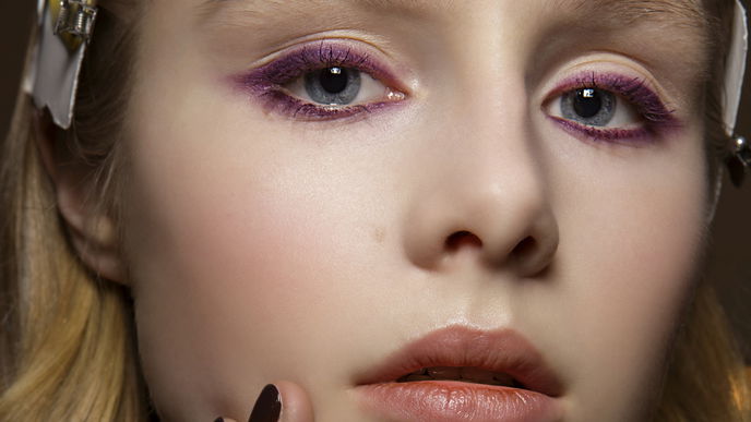 So verhilft dir deine Wimpernzange zum perfekten Lidschatten-Look