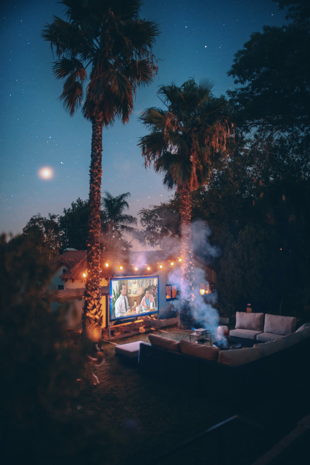Beamer Palmen Sofa Outdoor Kino