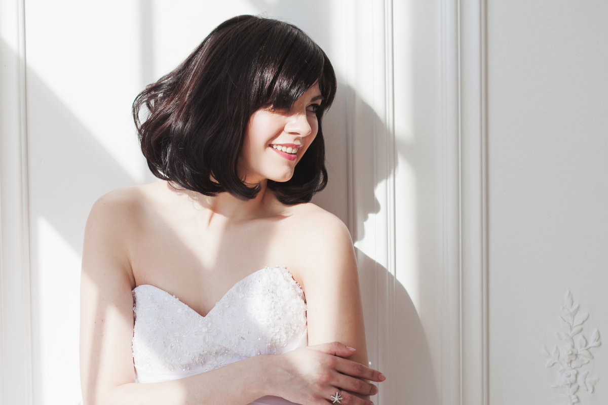 Braut mit braunem Bob