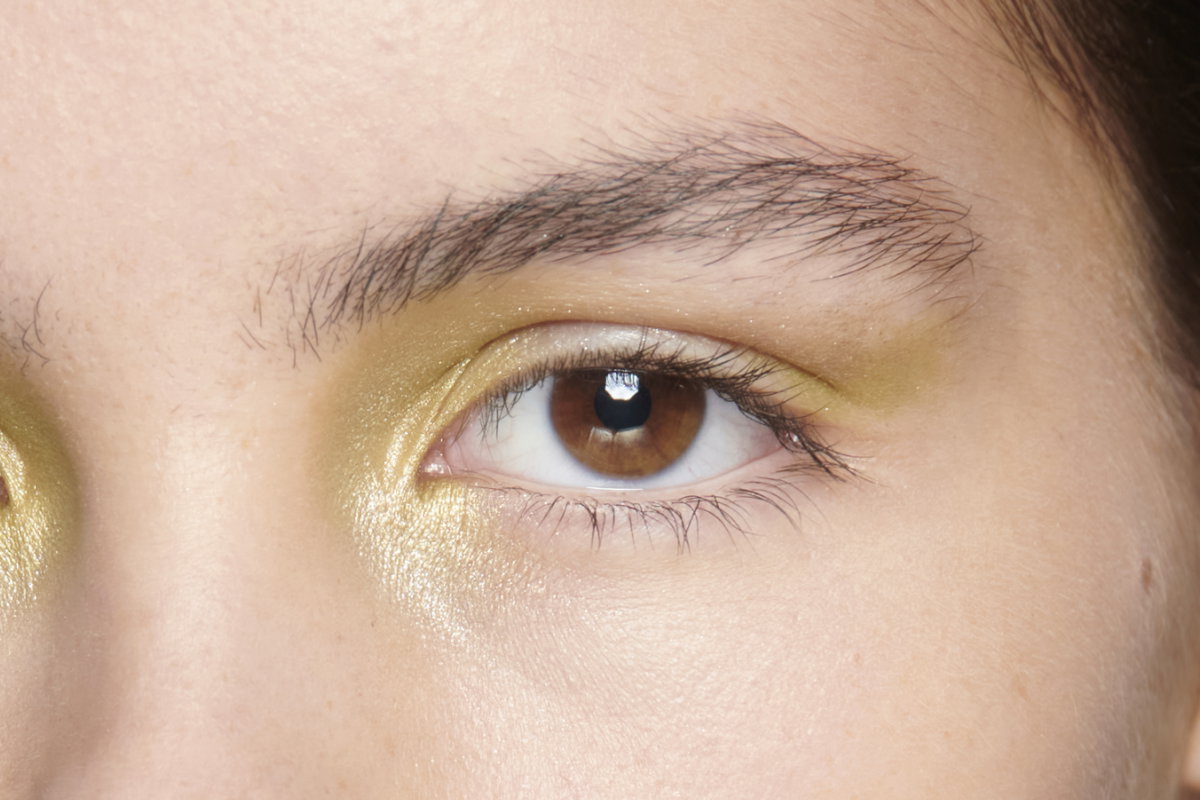 Goldener Lidschatten