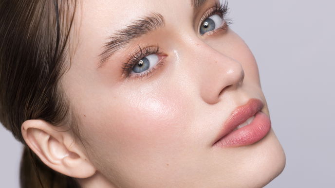 Lippenstift und Rouge in einem: Diese Produkte revolutionieren deine Make-up-Routine