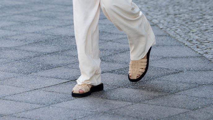 Diese 3 flachen Sandalen von Only passen zu jedem Sommer-Outfit