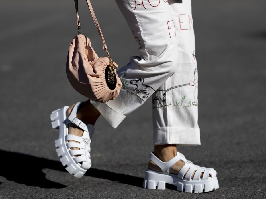 Weiße Sandalen