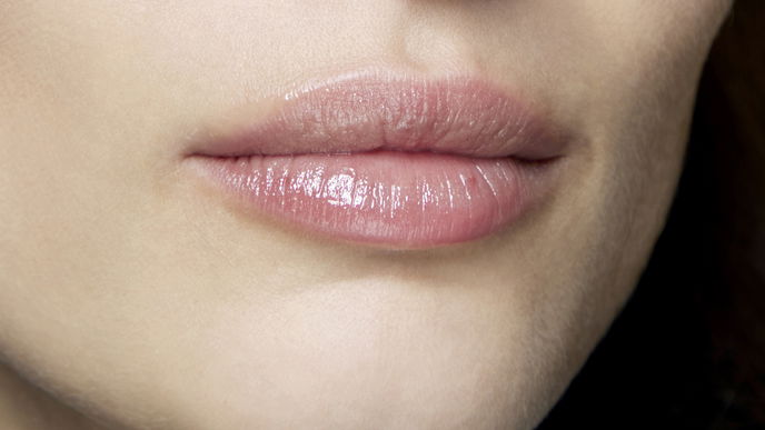 Drogerie 2023: Dieser Lifting-Lipgloss lässt die Lippen voller aussehen