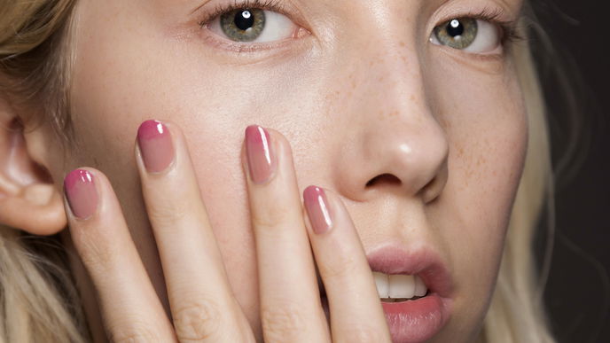 "Wavy Ombré Nails" machen deine Nägel zum wahren Eyecatcher