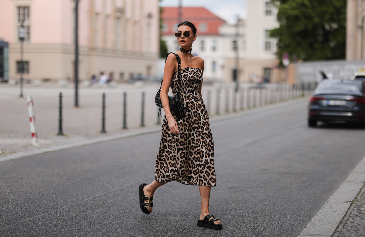 Celine Bethmann im langen Kleid
