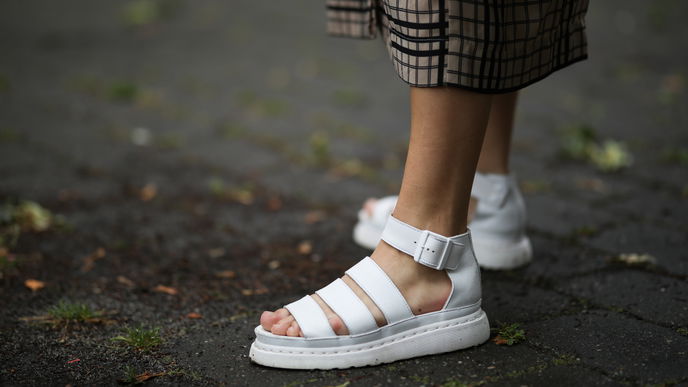 3 Trend-Sandalen von Dr. Martens, die mich im Sommer 2023 einige Zentimeter größer zaubern