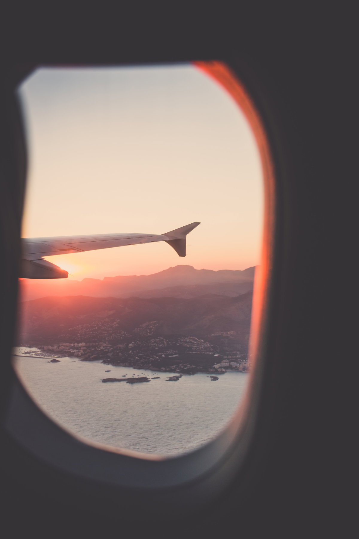 Flugzeugfenster Himmel Meer fliegen