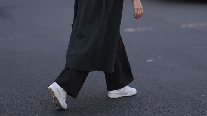 Die coolen Trend-Sneaker von New Balance, Reebok und Co. lassen deine Beine länger aussehen