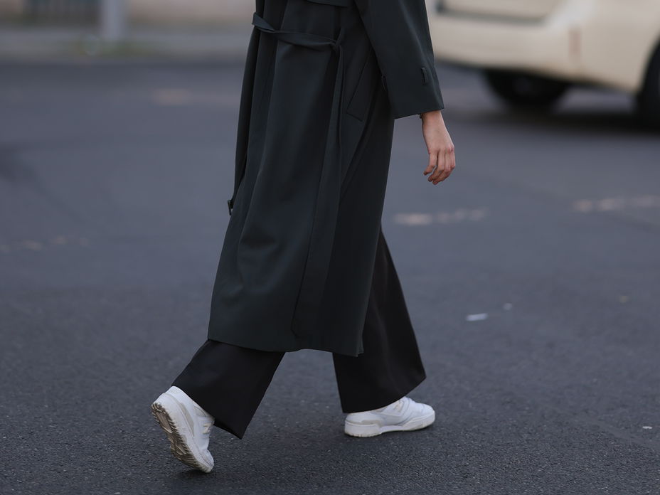 Sneaker-Trends 2023: Diese 3 Modelle von New Balance, Reebok und Co. lassen deine Beine länger aussehen
