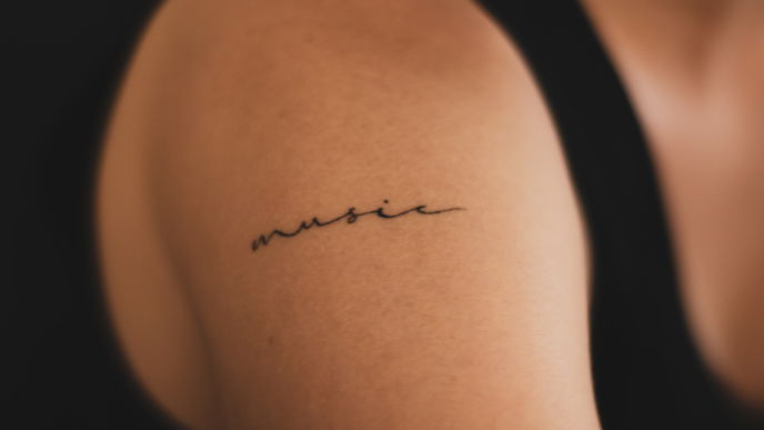 Kleine Tattoos sind voll im Trend: Die beliebtesten Motive für 2023