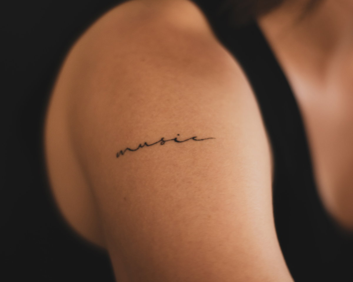 Music Tattoo Schriftzug klein