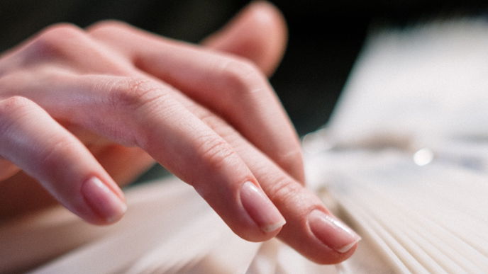 Statt Gelnägel: Im Sommer 2023 tragen wir diese French Press On Nails aus der Drogerie