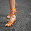 3 angesagte Trend-Sandalen von Zara, die große Füße kleiner wirken lassen