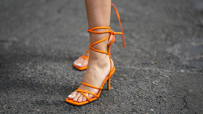 3 angesagte Trend-Sandalen von Zara, die große Füße kleiner wirken lassen