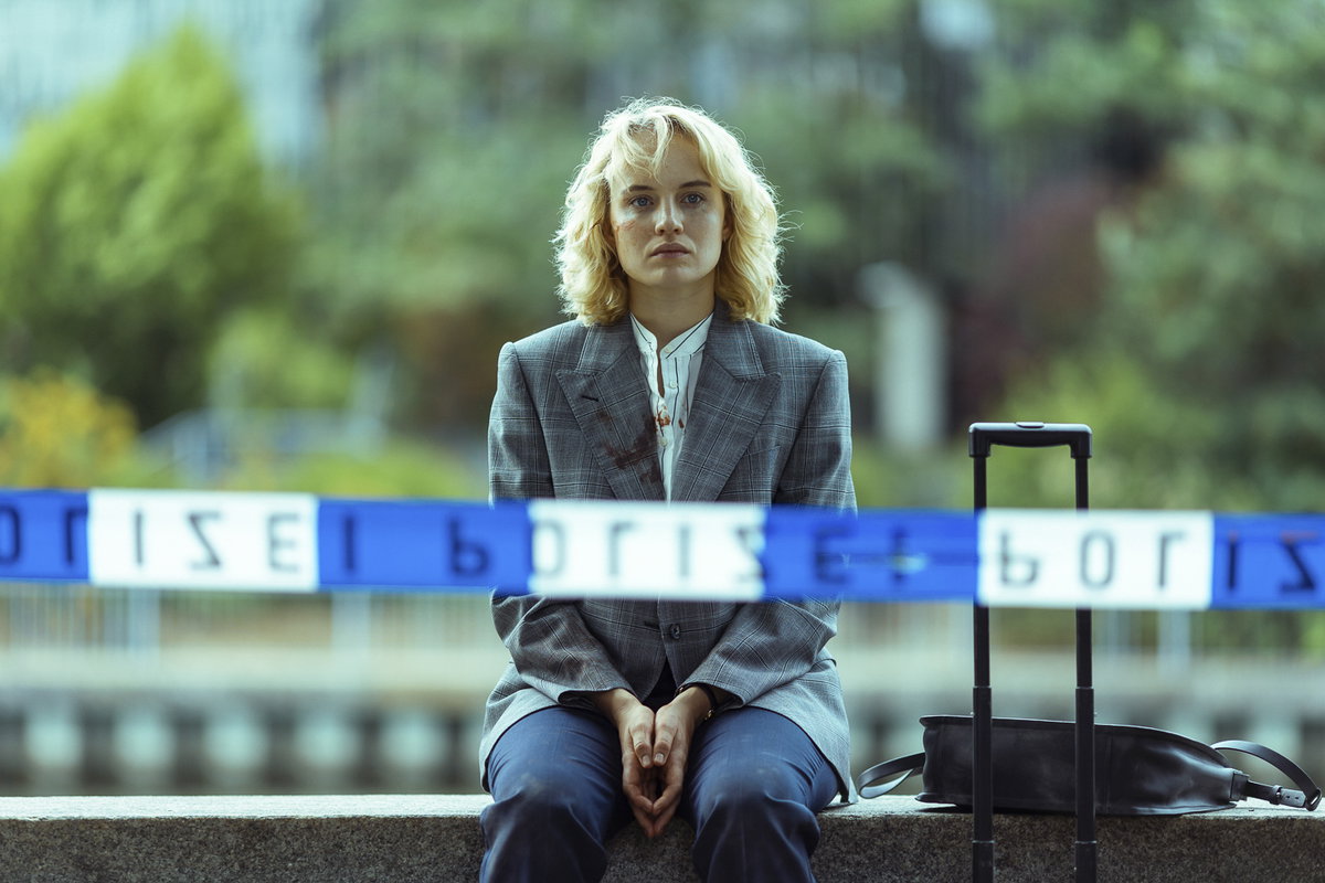 Schlafende Hunde Serie Schauspielerin Netflix Luise von Finckh als Jule Andergast