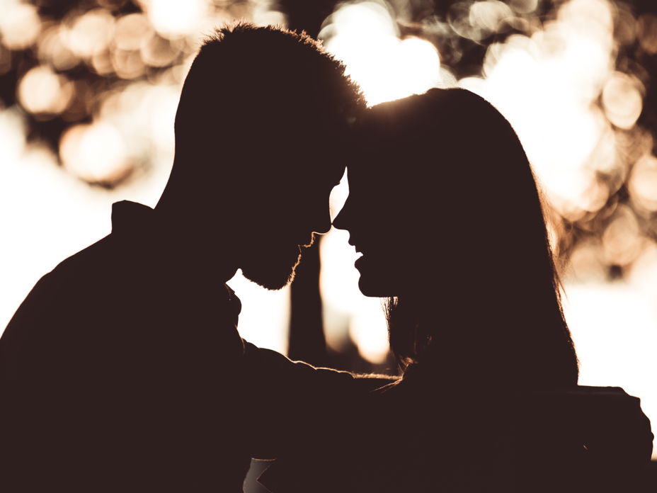 Silhouettenfotografie eines Paares