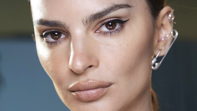 Essence Wimperntusche: Die günstige Drogerie-Mascara sorgt für ein mega Volumen