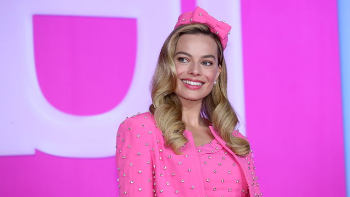 Margot Robbie erklärt: SO wurde die High Heel-Szene in "Barbie" gedreht