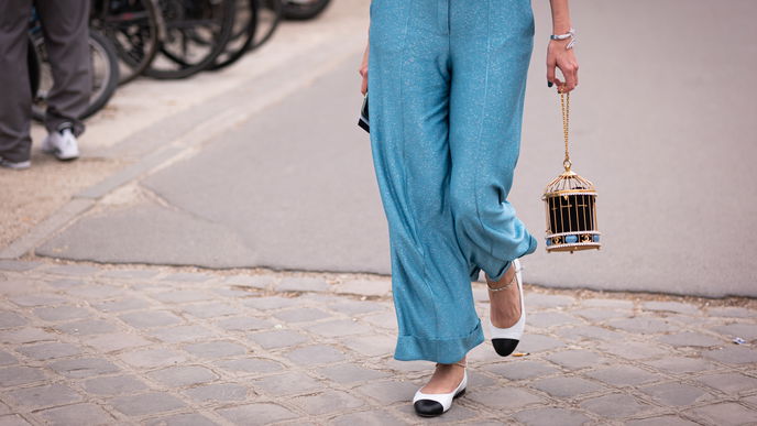 Ballerinas liegen im Trend, wenn sie so getragen werden