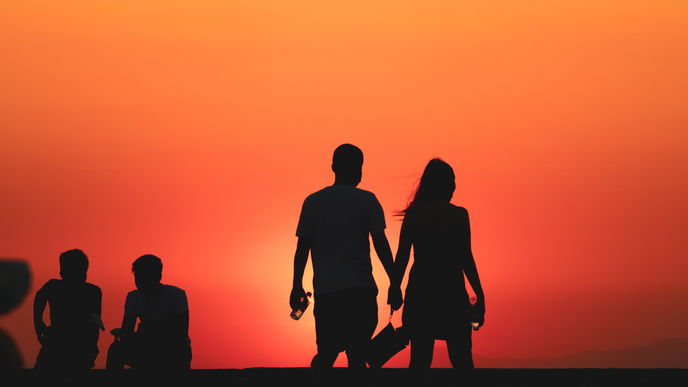 Diese 3 Sternzeichen flirten im Herbst besonders viel