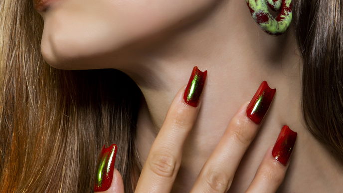 "Aura Nails" sind der perfekte Nagel-Trend für Astrologie-Fans