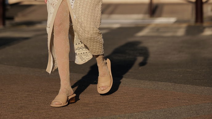 Braune Strumpfhose kombinieren: Styling-Tipps und die schönsten Modelle