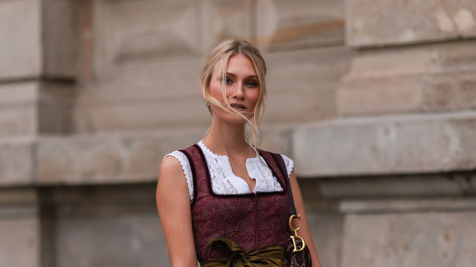 Dank diesem Fixing-Spray übersteht dein Make-up das Oktoberfest