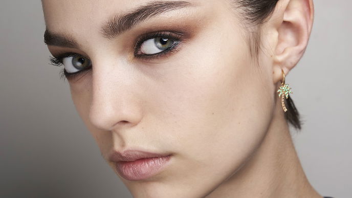 So schminken wir das angesagte "Espresso-Make-up" nach