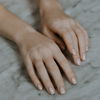 Aus der Drogerie: Dieses Nagelöl beschert dir gepflegte Fingernägel