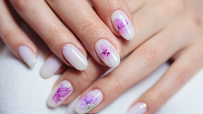 Nagel-Trends 2023: "Flower Nails" sind diesen Sommer total angesagt